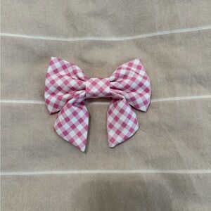 Foggy dog bow attachment for collar